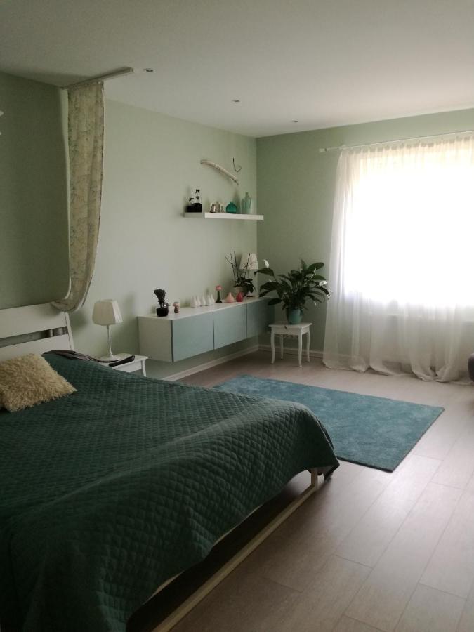 Apartment Sweet-s